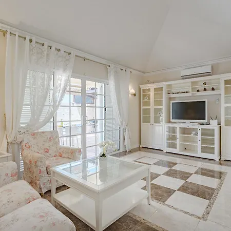 Con Piscina En Madronal Fanabe, 빌라 아데제